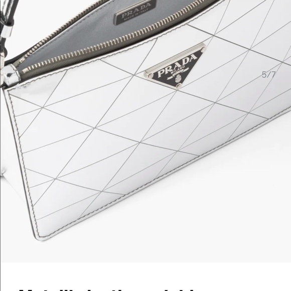 Prada - Picture 3 of 6